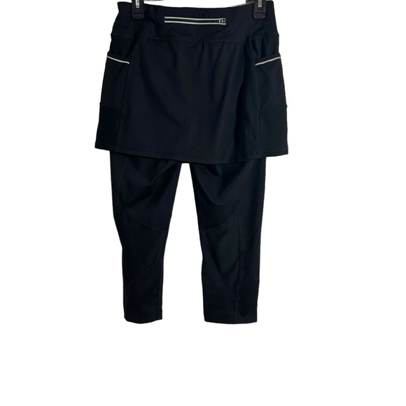 Athleta Black Acceleration 2in1 Skirted Capri Leggings Skeggings, Size Medium - Picture 4 of 16